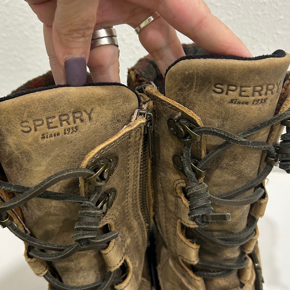 Sperry Saltwater Misty Plaid Duck Boot in Black and Tan |Size 7M - Picture 14 of 17